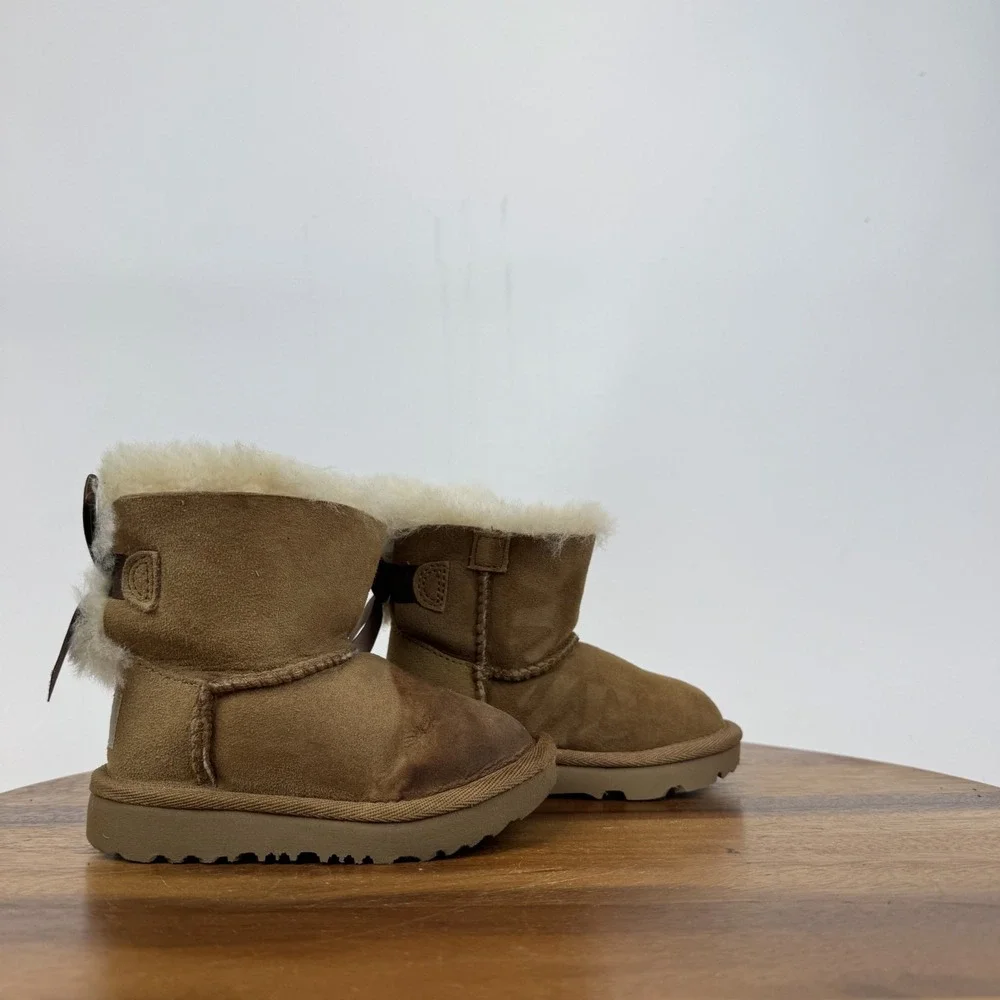 Little Kids Ugg Mini Bailey Bow II Chestnut Sheepskin Lined Suede Boots Size 6 C